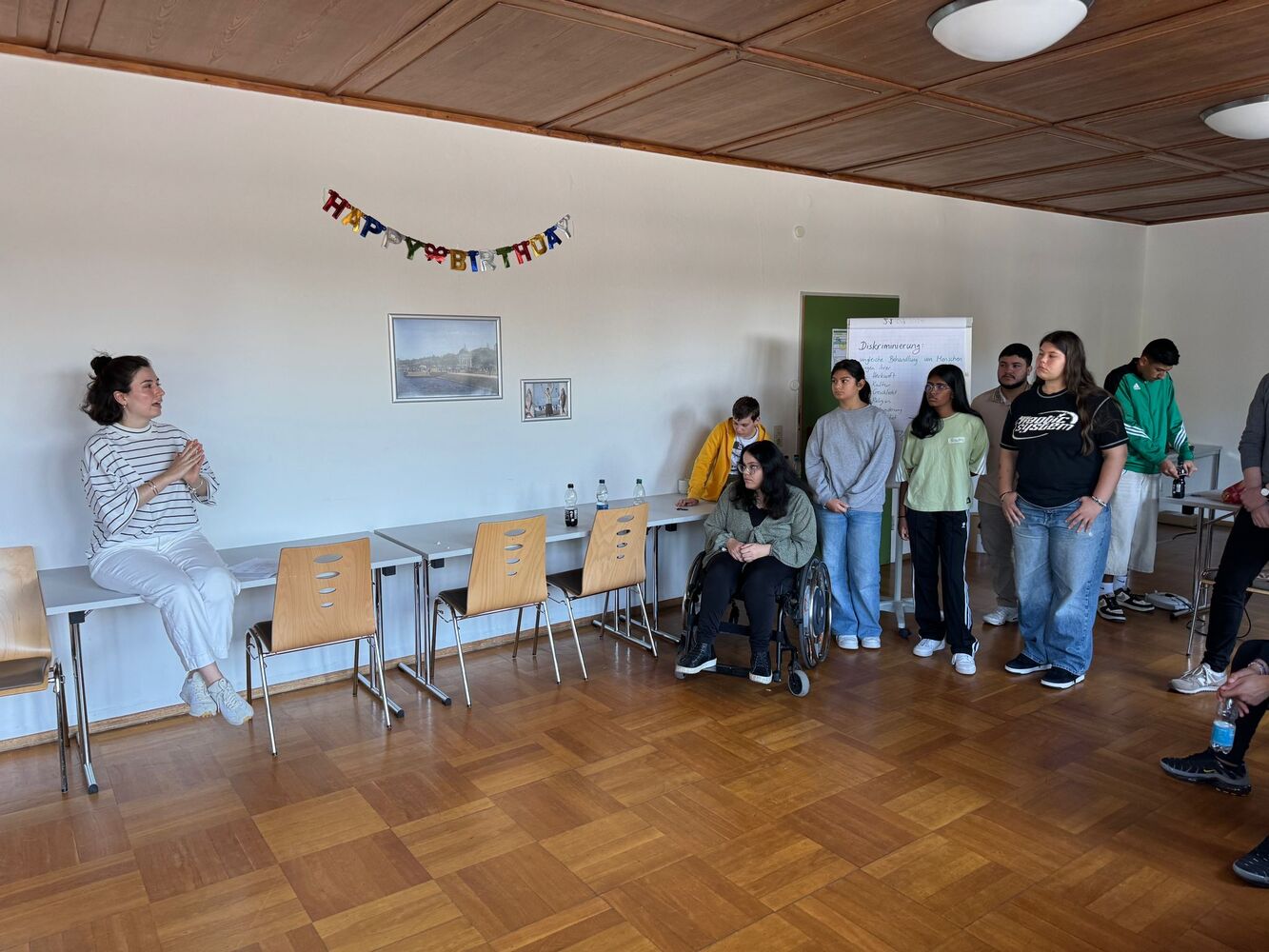 Sprungbrett Bildung e. V., Menschengruppe in Seminarraum