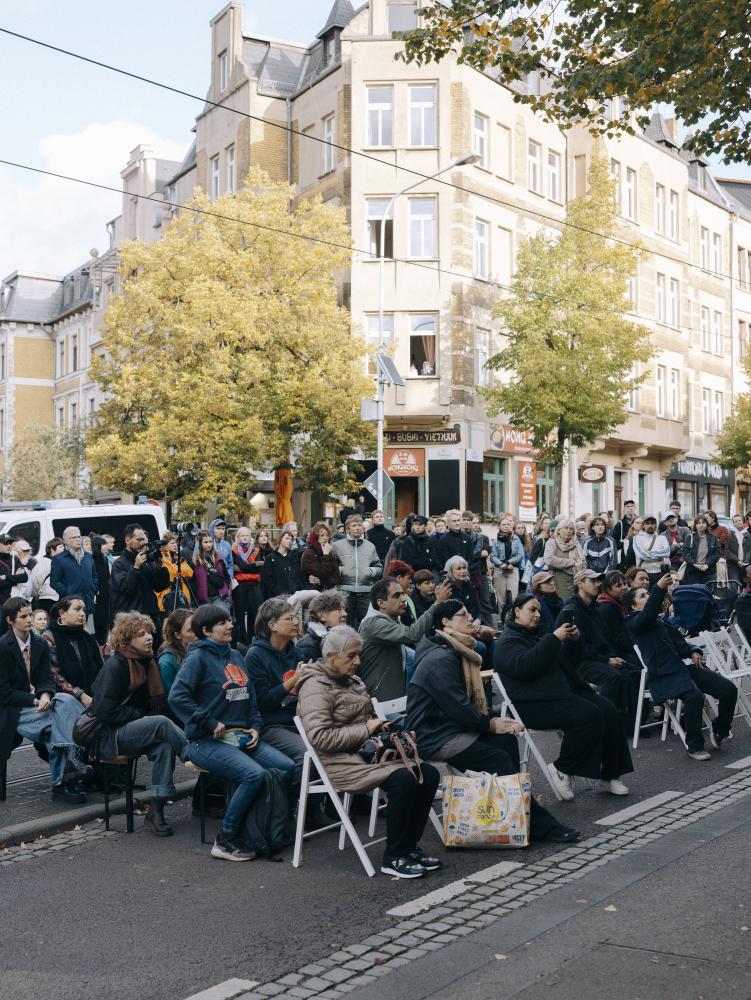 TEKİEZ, Menschenmenge die einer Rede zuhören